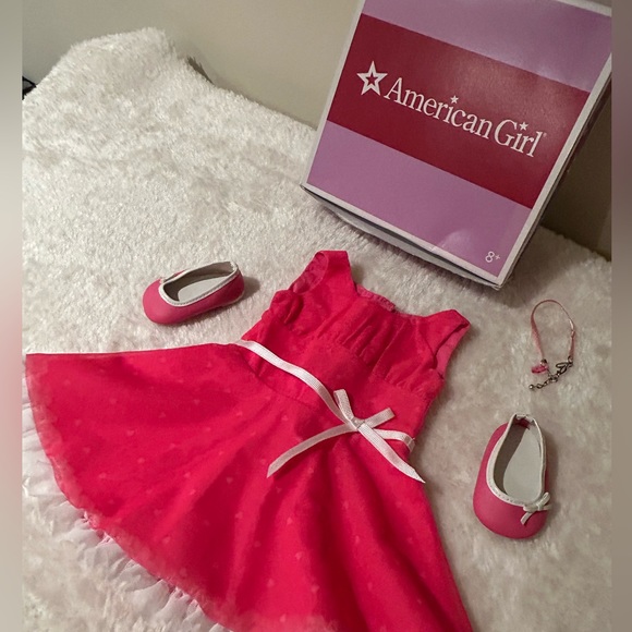 AMERICAN GIRL
Heart Dress - Picture 4 of 8